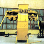 Machine for cleaning a steel pipe within the line